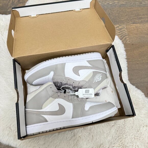 NIB - Air Jordan 1 Mid - Mens size 10 College Grey/ Light Bone-White - Picture 6 of 10